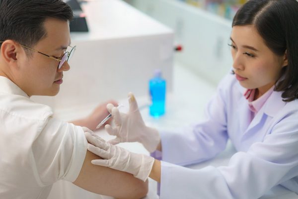 Tiêm phòng vắc xin là giải pháp phòng ngừa viêm gan B tốt nhất được Bộ Y tế khuyến cáo